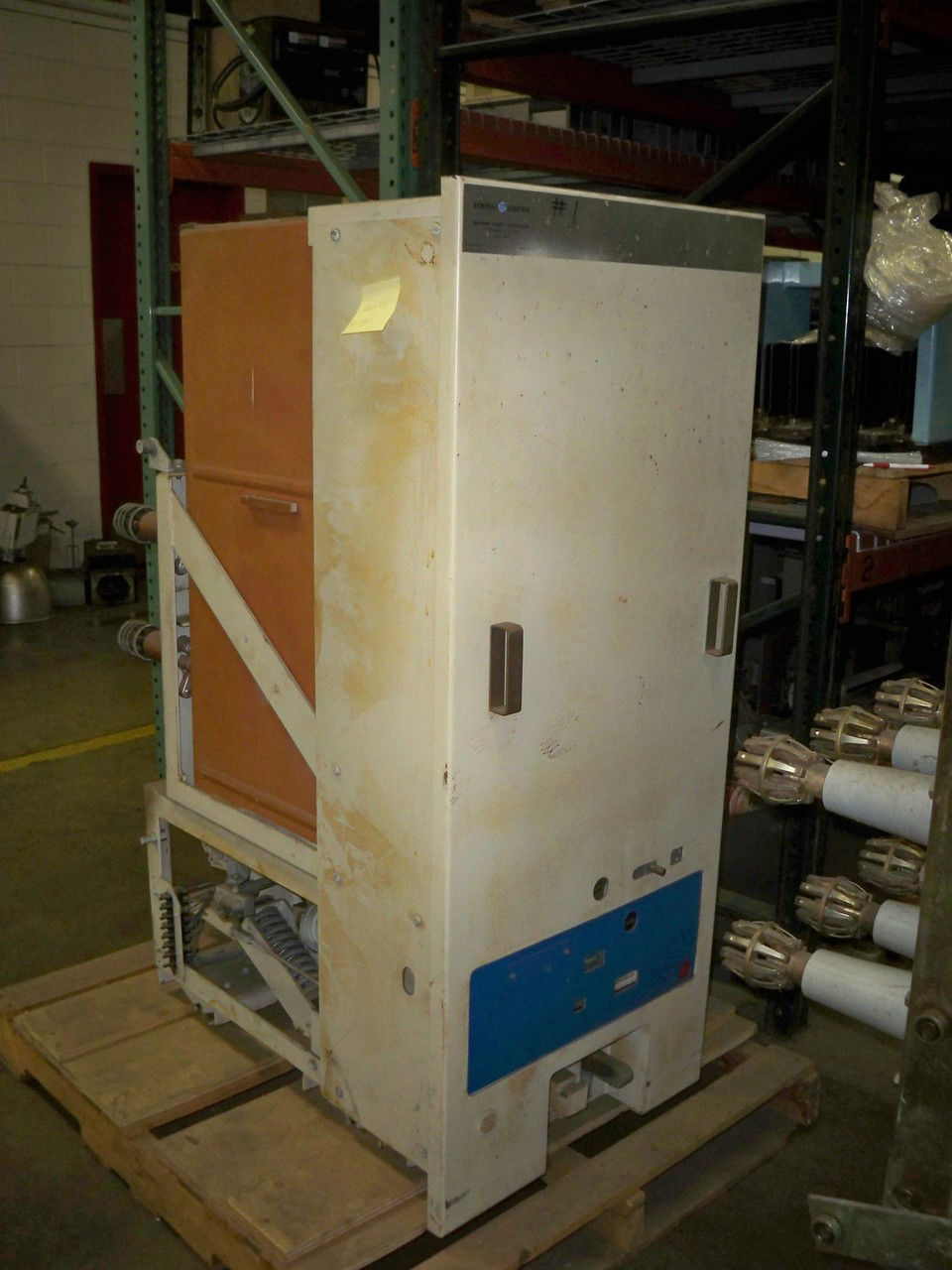 Picture of AMH 4.76-250-OD G.E. 5KV 1200A EO/DO Magne-Blast Air Breaker