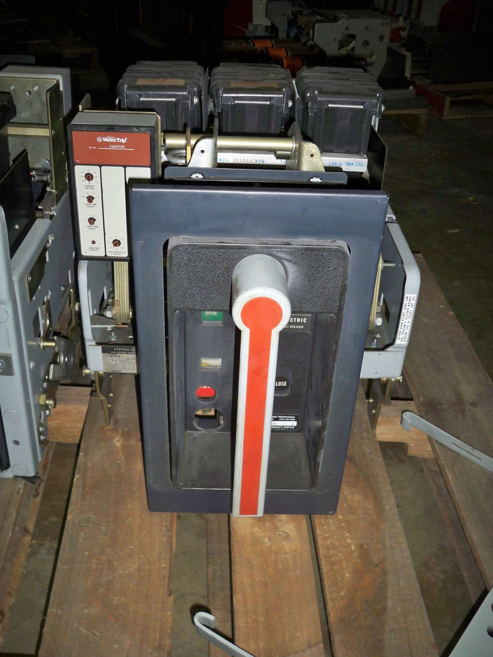 Picture of AKR-6D-50 GE Air Breaker 1600A Frame 600V MO/DO LI