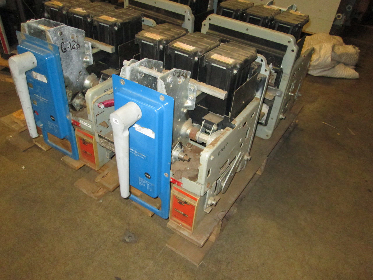 Picture of AKR-4A-30-1 GE 800A FRAME 600V MO/DO Air Breaker LI