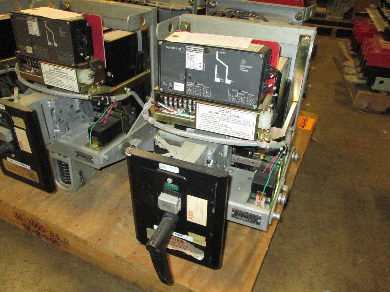 Picture of DB-25 Westinghouse 600A 600V MO/DO Air Breaker LIG