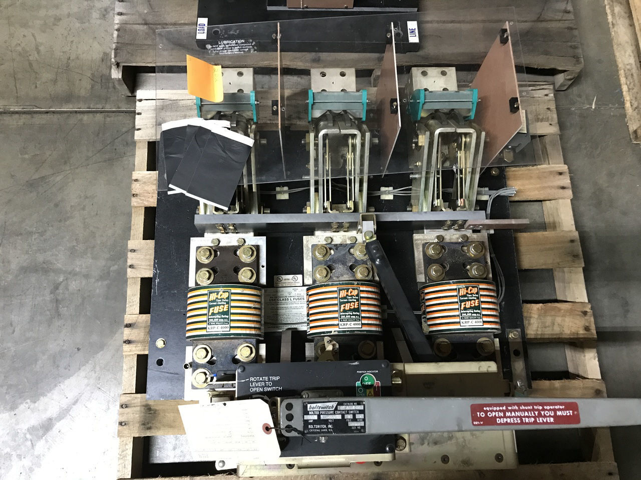 Picture of Boltswitch Pressure Contact Switch SL3613-ST | 4000 Amp 600 Volt | Black Back Plate W/ST