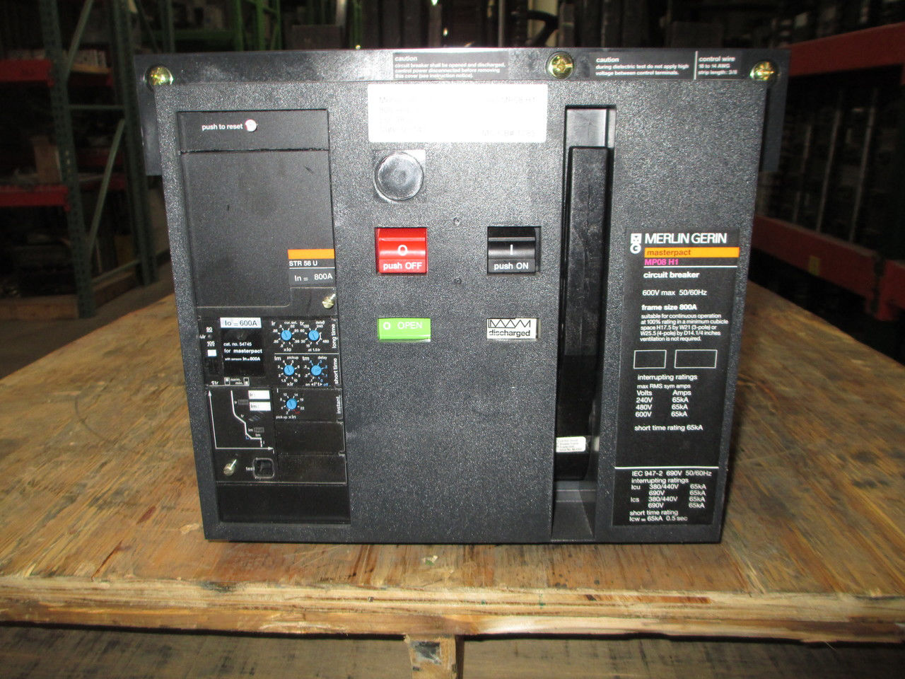 Picture of Merlin Gerin Masterpact MP08 H1 Circuit Breaker 800 Amp 600 VAC M/O D/O