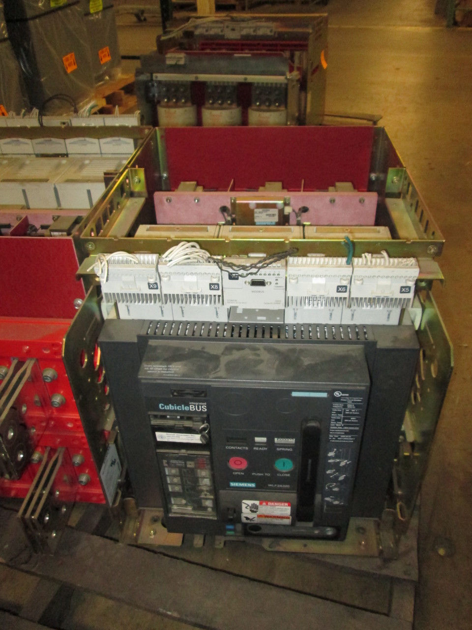 Picture of WLF2A320 Siemens 2000A Frame 2000A Rated 600V Fused Power Circuit Breaker M/O D/O