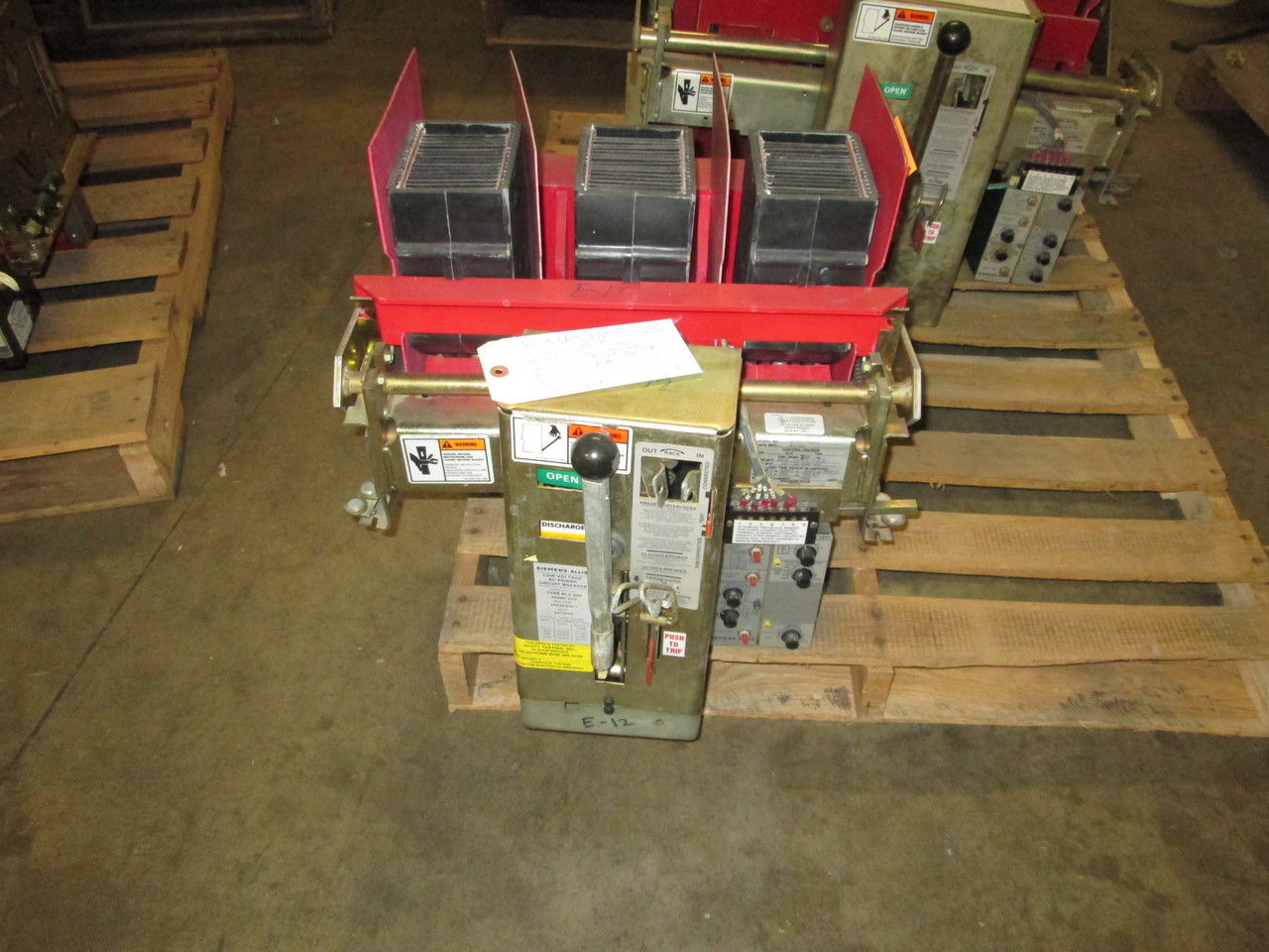 Picture of RLX-800 Siemens-Allis 800A 600V Air Breaker MO/DO LIG