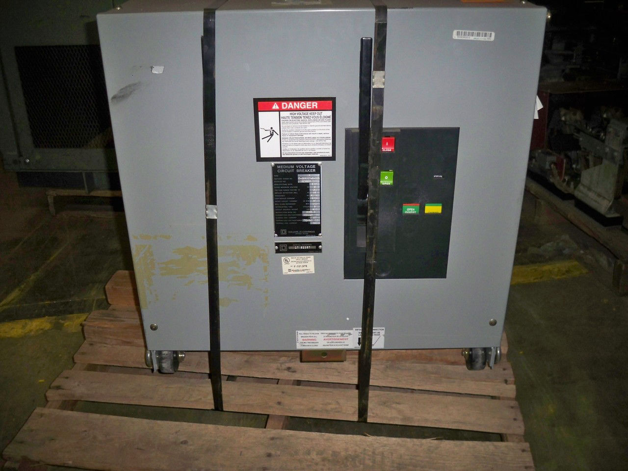 Picture of V5D8233Y000 Sq D VR 2000 Amp 15KV EO/DO Breaker