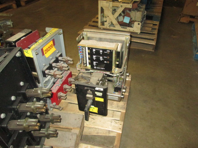 Picture of DB-25 Westinghouse Air Circuit Breaker 600A 600V MO/DO LIG