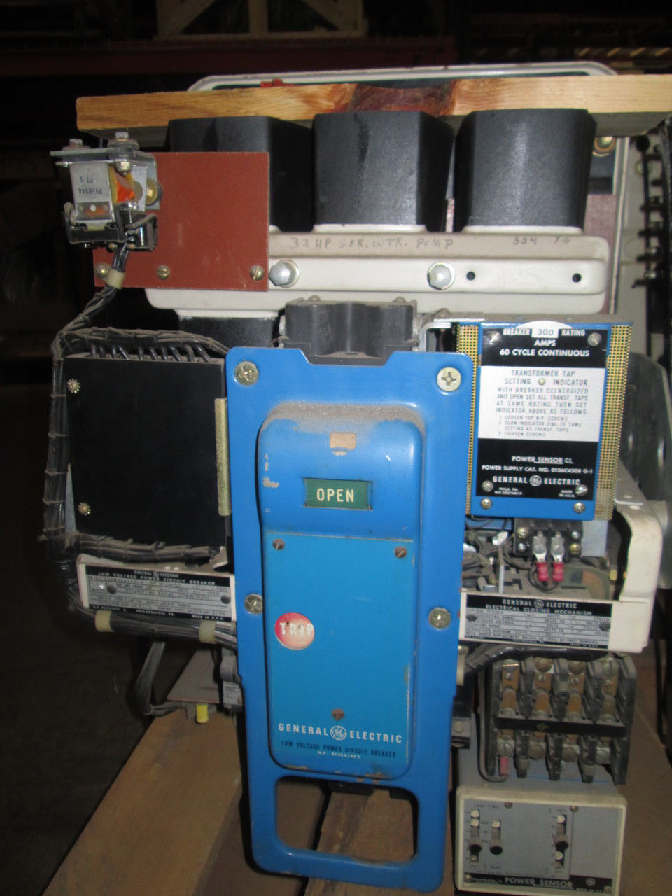 Picture of AK-3A-25 GE 600A Frame 300A Sensors EO/DO Air Breaker Fused LI