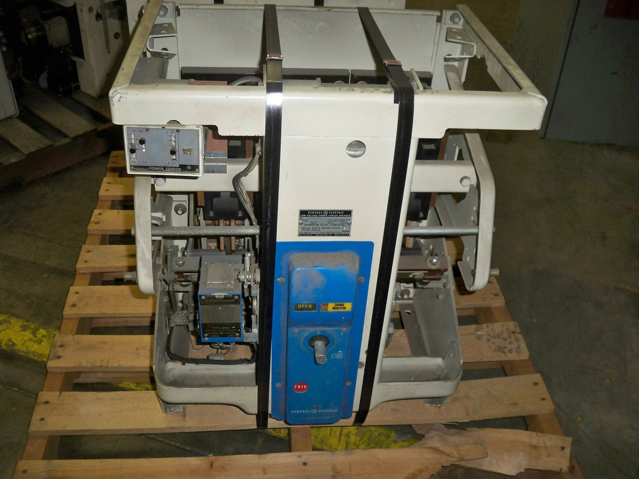 Picture of AK-3A-50 GE 1600A 600V MO/DO Air Breaker LI