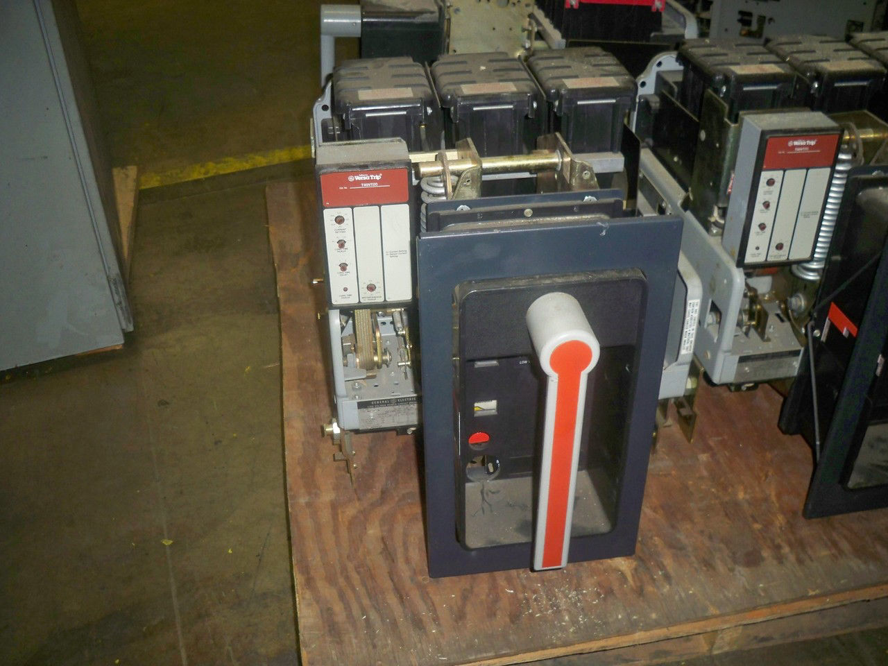 Picture of AKR-6D-50 GE Air Breaker 1600A 600V MO/DO LI