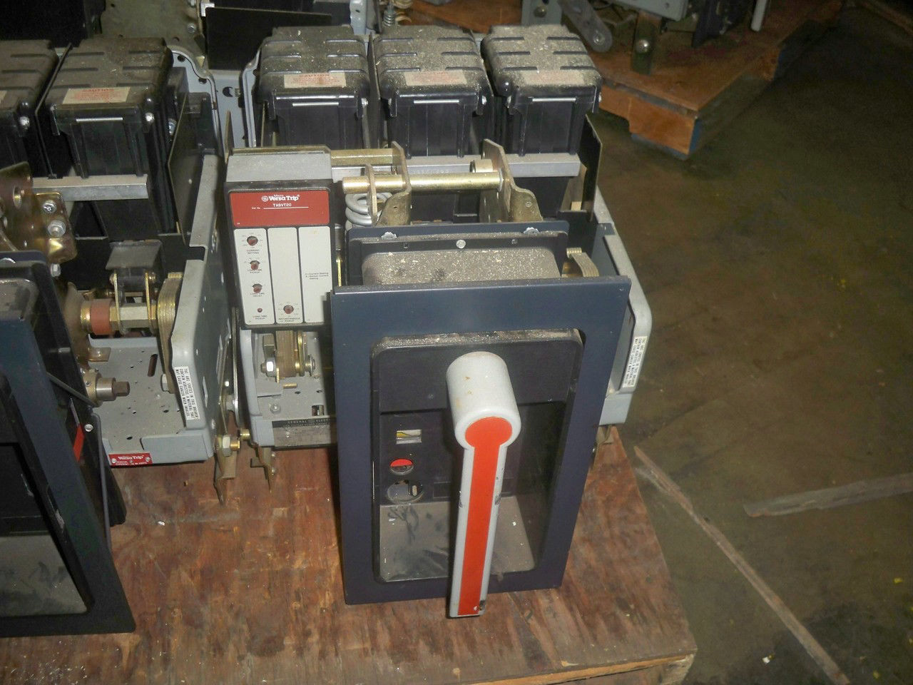 Picture of AKR-6D-50 GE Air Breaker 1600A 600V MO/DO LI