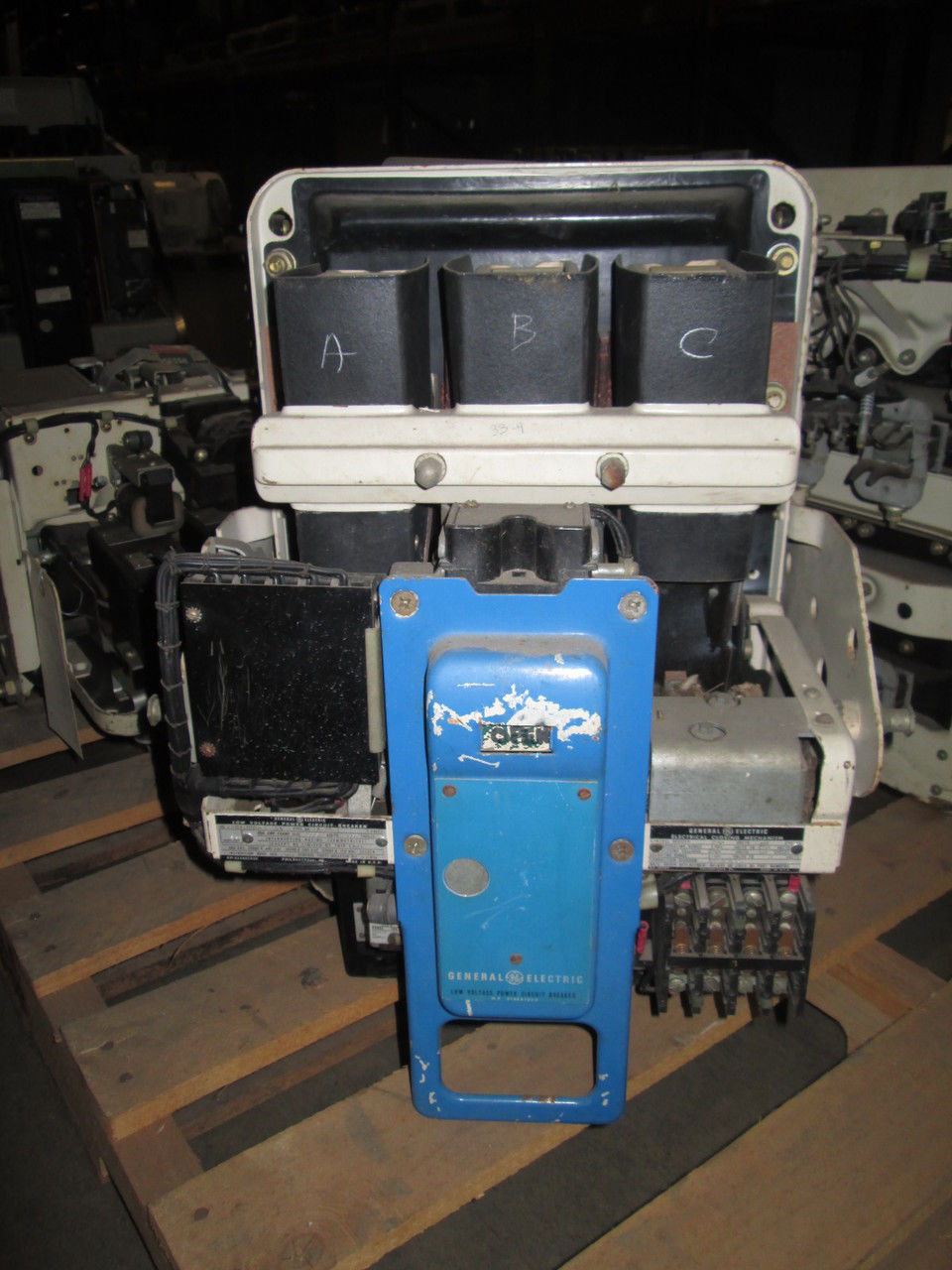 Picture of AK-2A-25-1 GE 600A Frame/600A Rated EO/DO Air Breaker