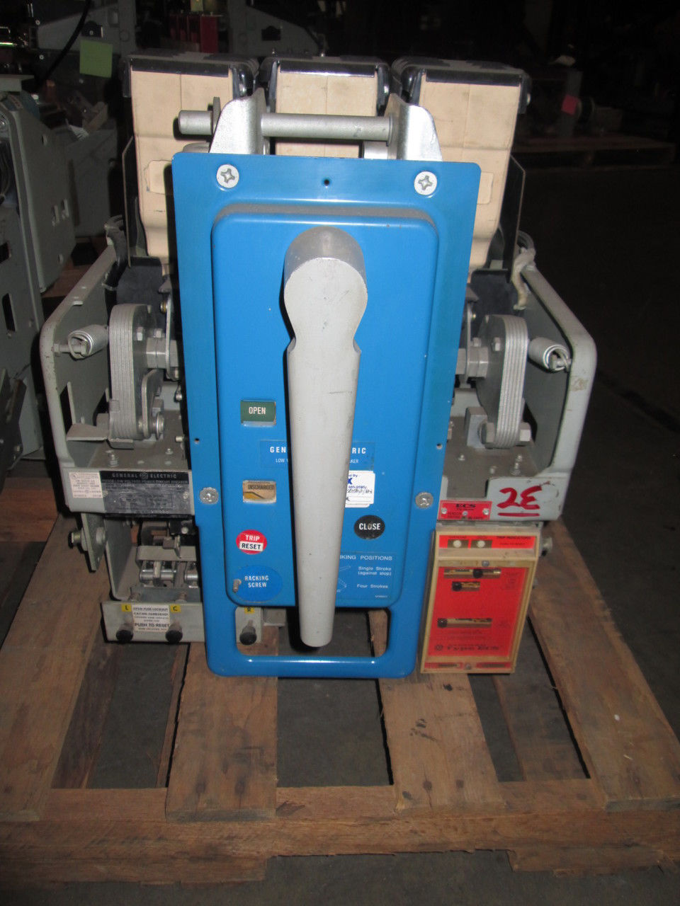 Picture of AKRU-4A-30 GE 800A Frame 600A Rated Fused Air Breaker MO/DO LI