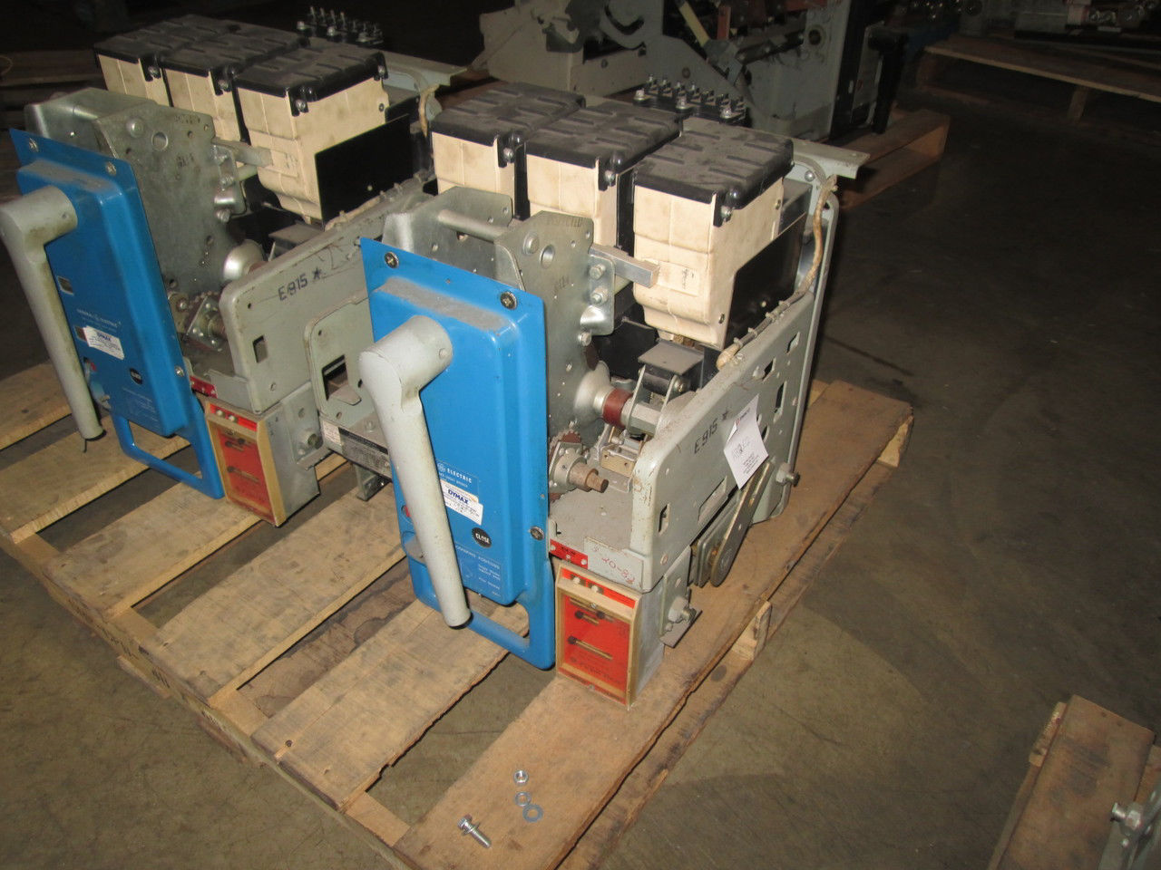 Picture of AKR-4A-50 GE 1600A Frame 1200A Rated 600V MO/DO Air Breaker LI