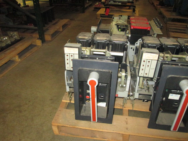 Picture of AKR-6D-50 GE 1600A Frame 1200A Rated 600V MO/DO Air Breaker LSI