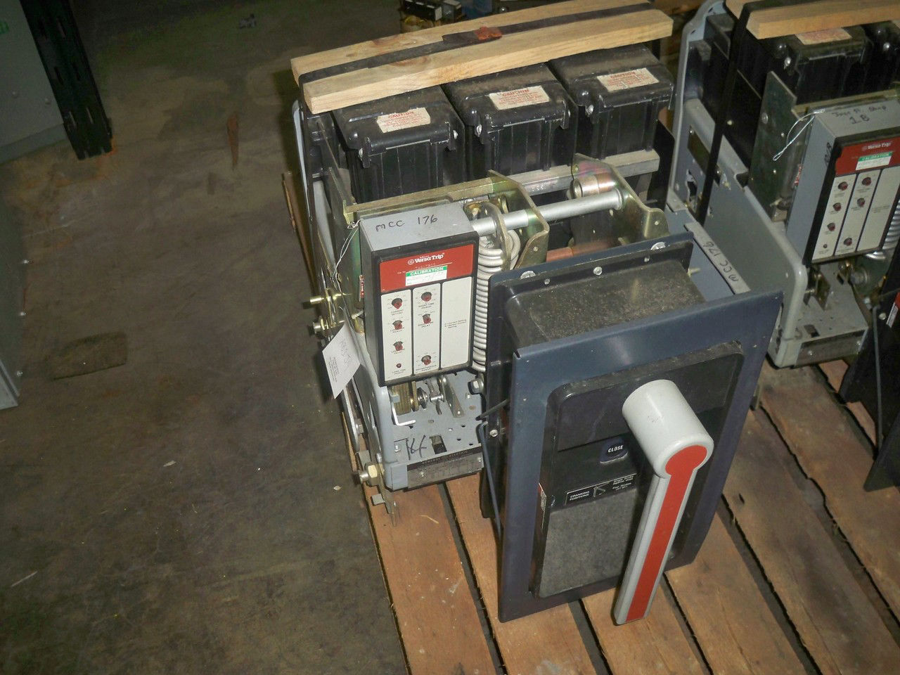 Picture of AKR-6D-50 GE Air Breaker 1600A 600V MO/DO LSI