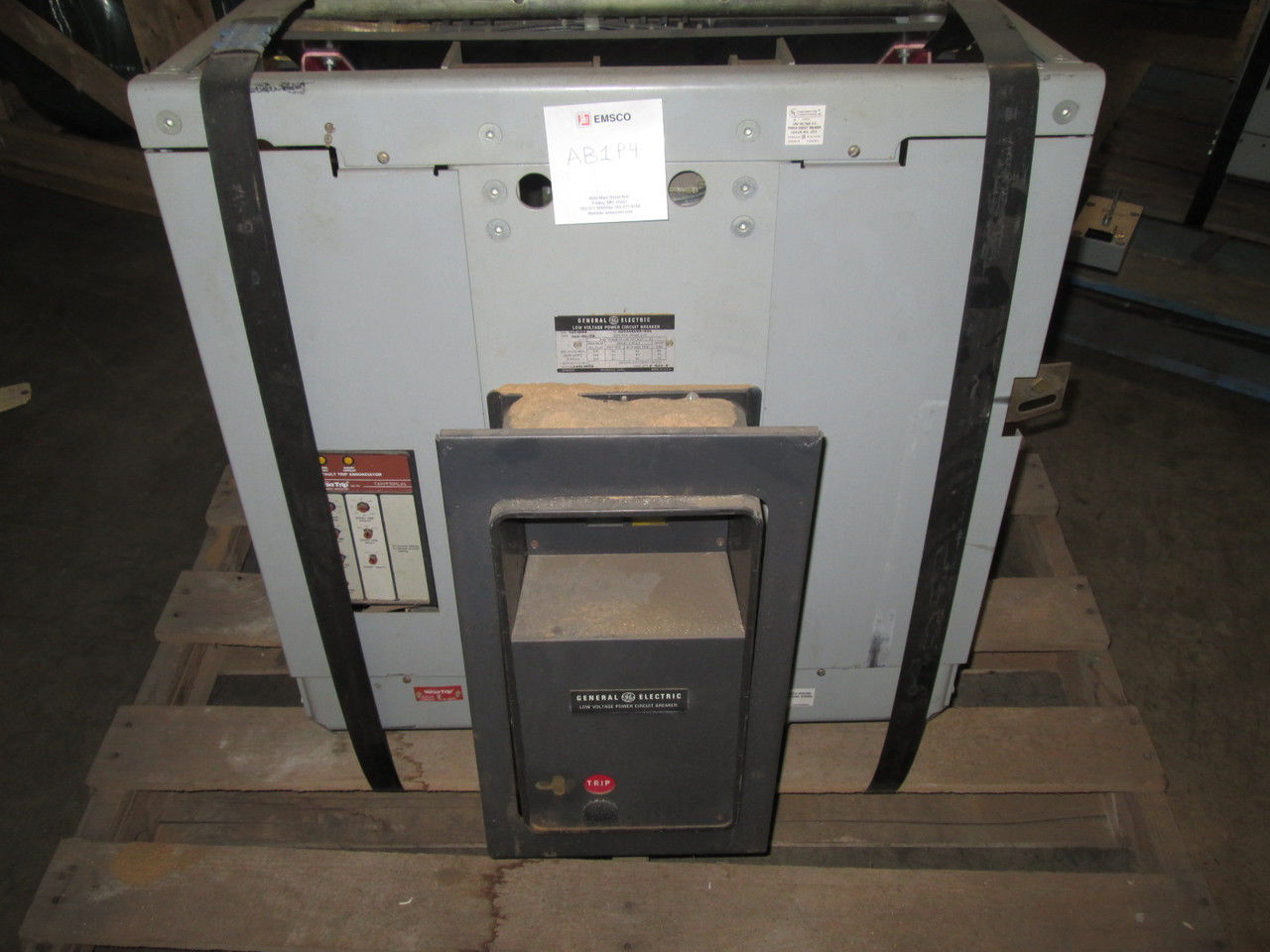 Picture of AKR-6D-75 GE 3200A Frame 3200A Rated 600V EO/DO Air Breaker LS