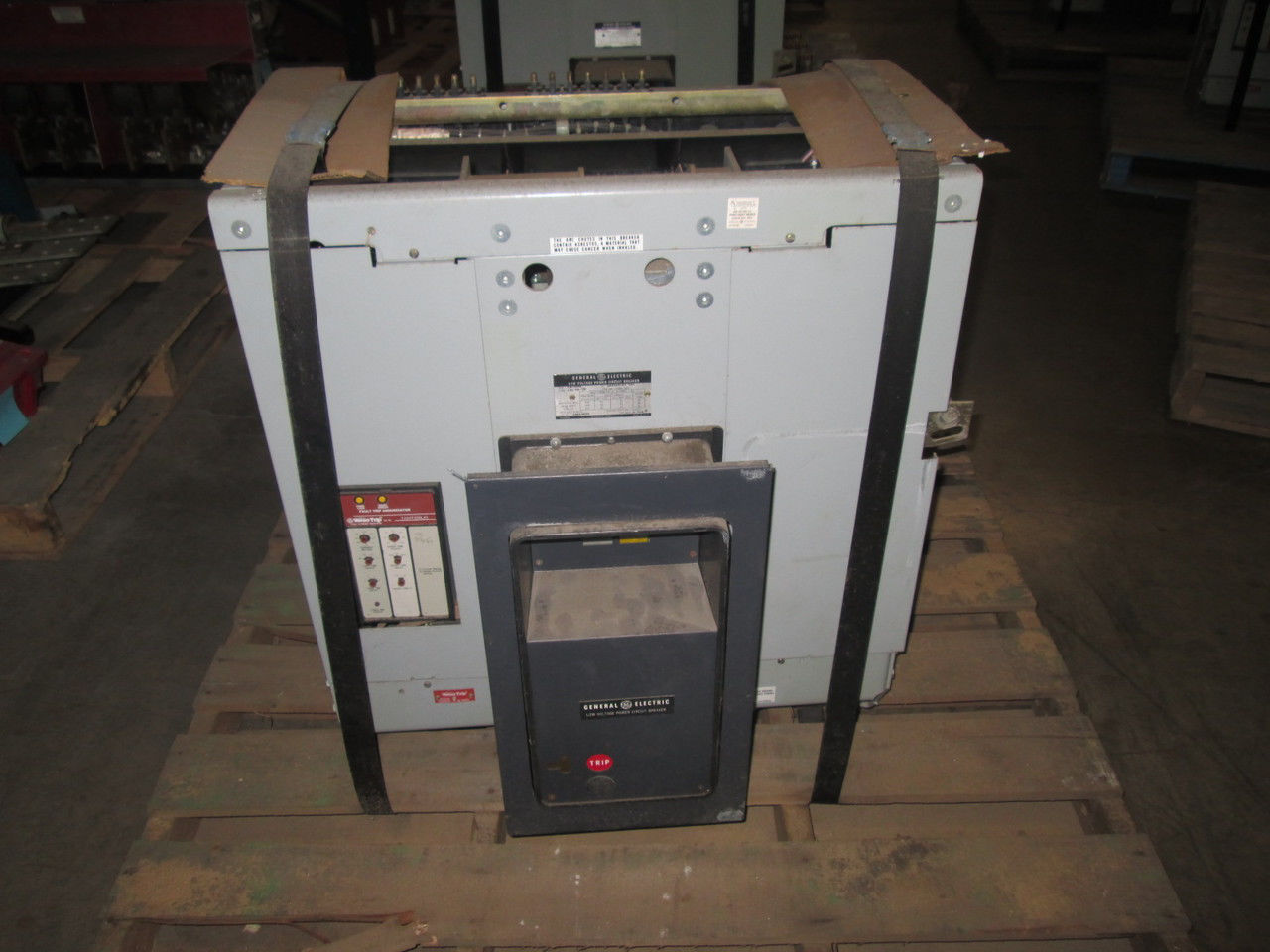 Picture of AKR-6D-75 GE 3200A Frame 3200A Rated 600V EO/DO Air Breaker LS