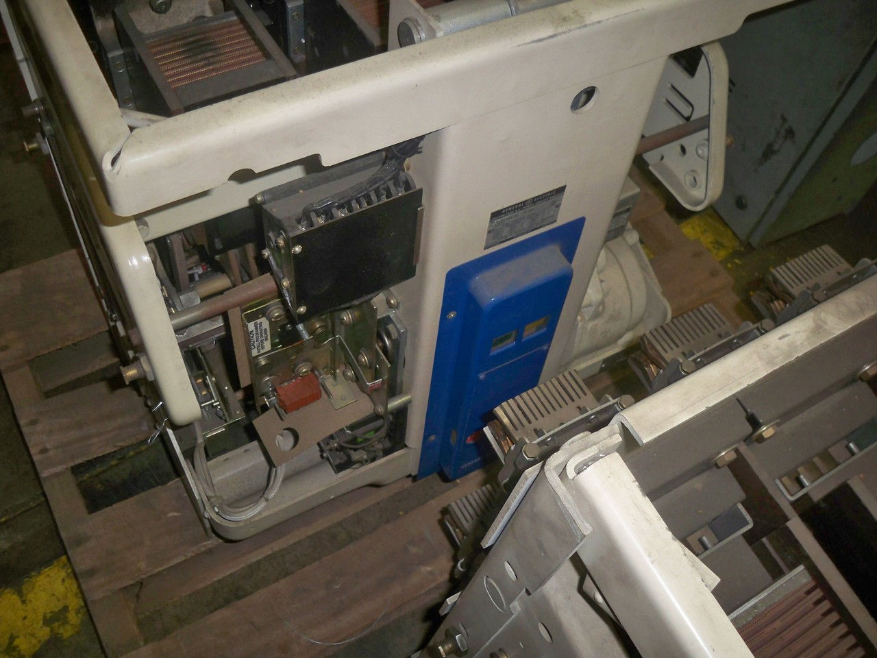 Picture of AK-5A-75 GE Air Circuit Breaker 3000A 600V EO/DO