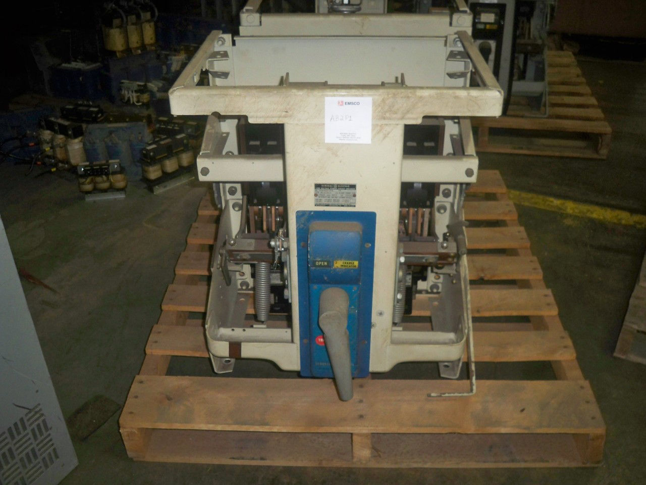 Picture of AK-2-50-3  GE 1600A Air Breaker MO/DO