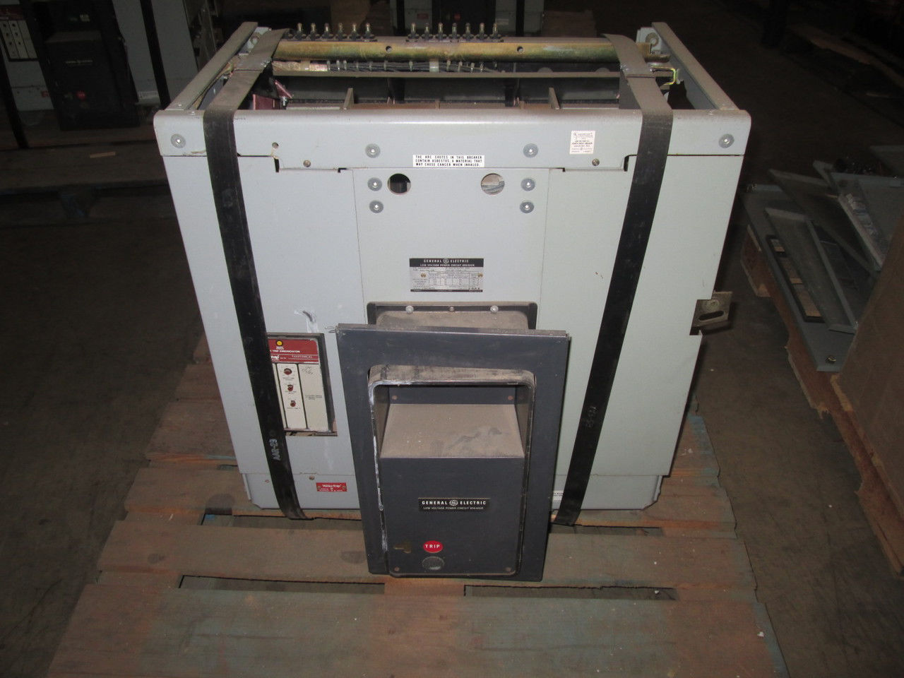 Picture of AKR-6D-75 GE 3200A Frame 3200A Rated 600V EO/DO Air Breaker LS