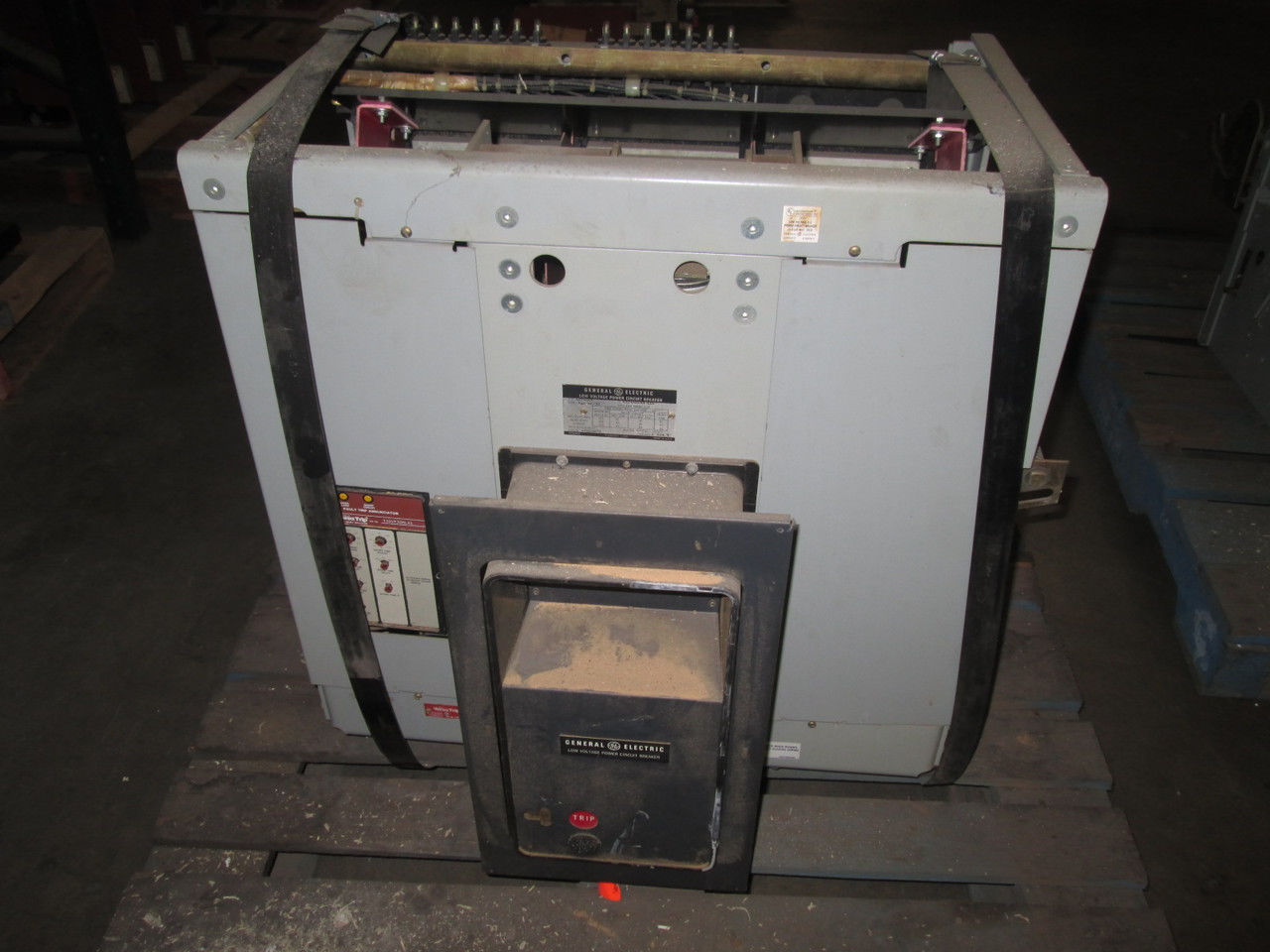 Picture of AKR-6D-75 GE 3200A Frame 3200A Rated 600V EO/DO Air Breaker LS