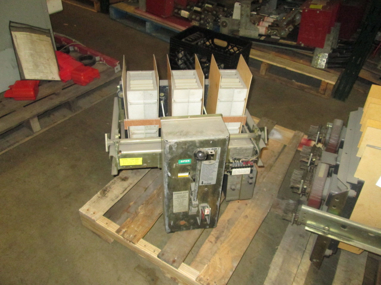 Picture of LA-1600 Siemens-Allis 1600A 600V Air Breaker MO/DO LI