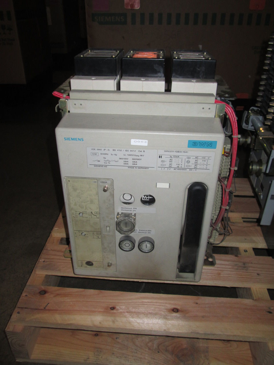 Picture of Siemens 3WN Power Circuit Breaker 1250 Amp 690 VAC E/O STA