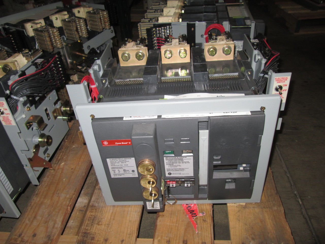 Picture of SHD16B216 GE Power Break II Breaker 1600 Amp 600 VAC EO/DO