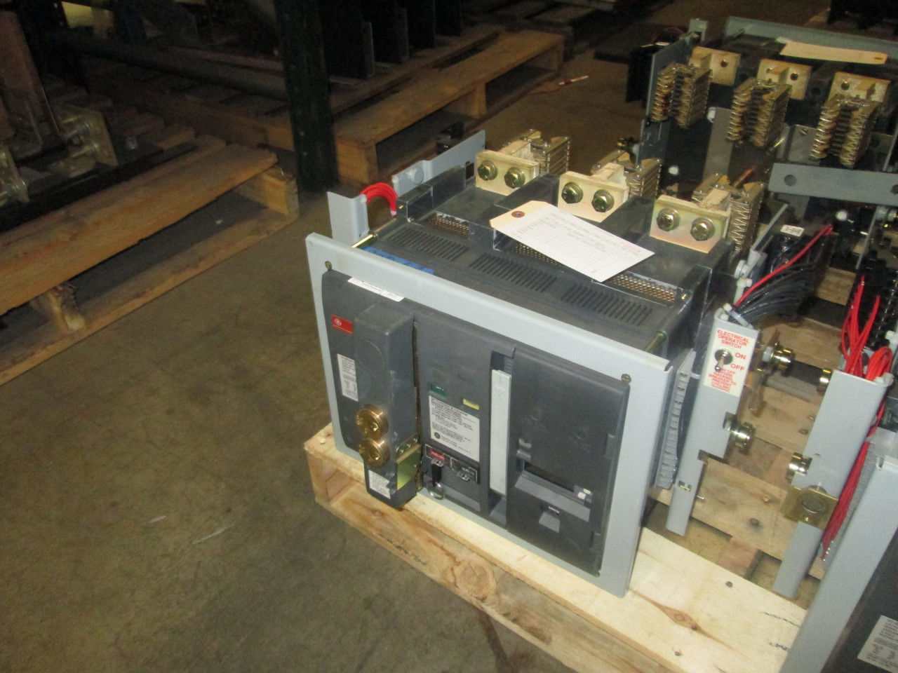 Picture of SHD16B216 GE Power Break II Breaker 1600 Amp 600 VAC EO/DO