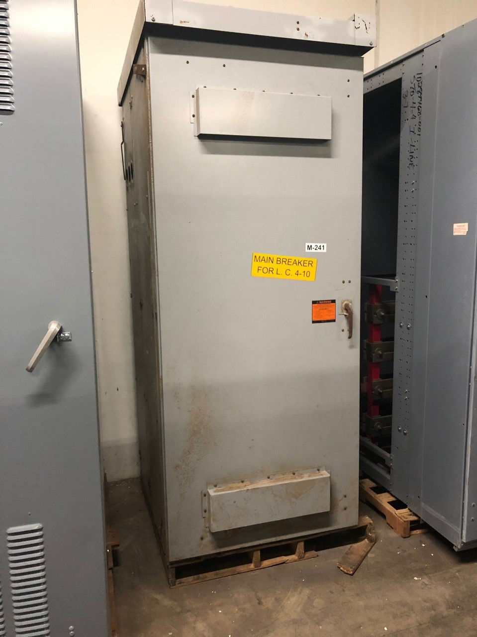 Picture of Siemens Main Breaker 1200 Amp 3 Phase 3 Wire 480 Volt NEMA 3R R&G