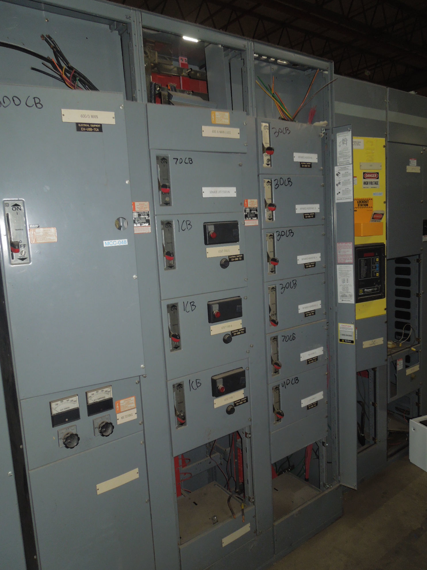 Picture of Square D Model 5 MCC 600 Amp MHL36600 Main Breaker 480Y/277 Volt R&G