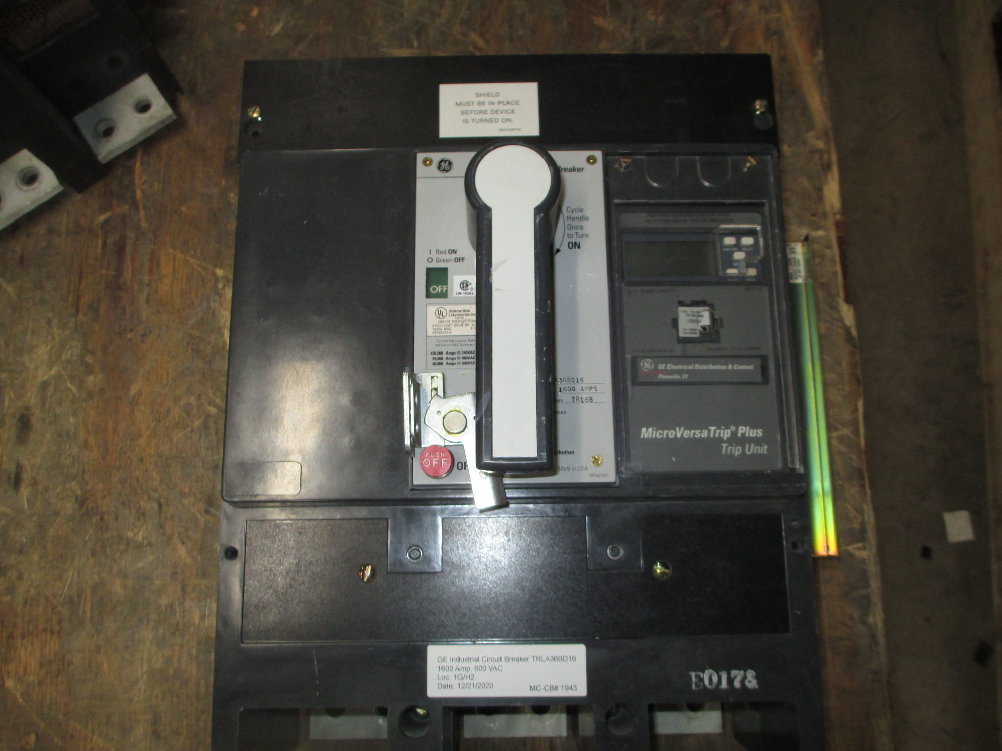 Picture of GE TRLA36BD16 Industrial Circuit Breaker 1600 Amp 600 Volt AC M/O F/M