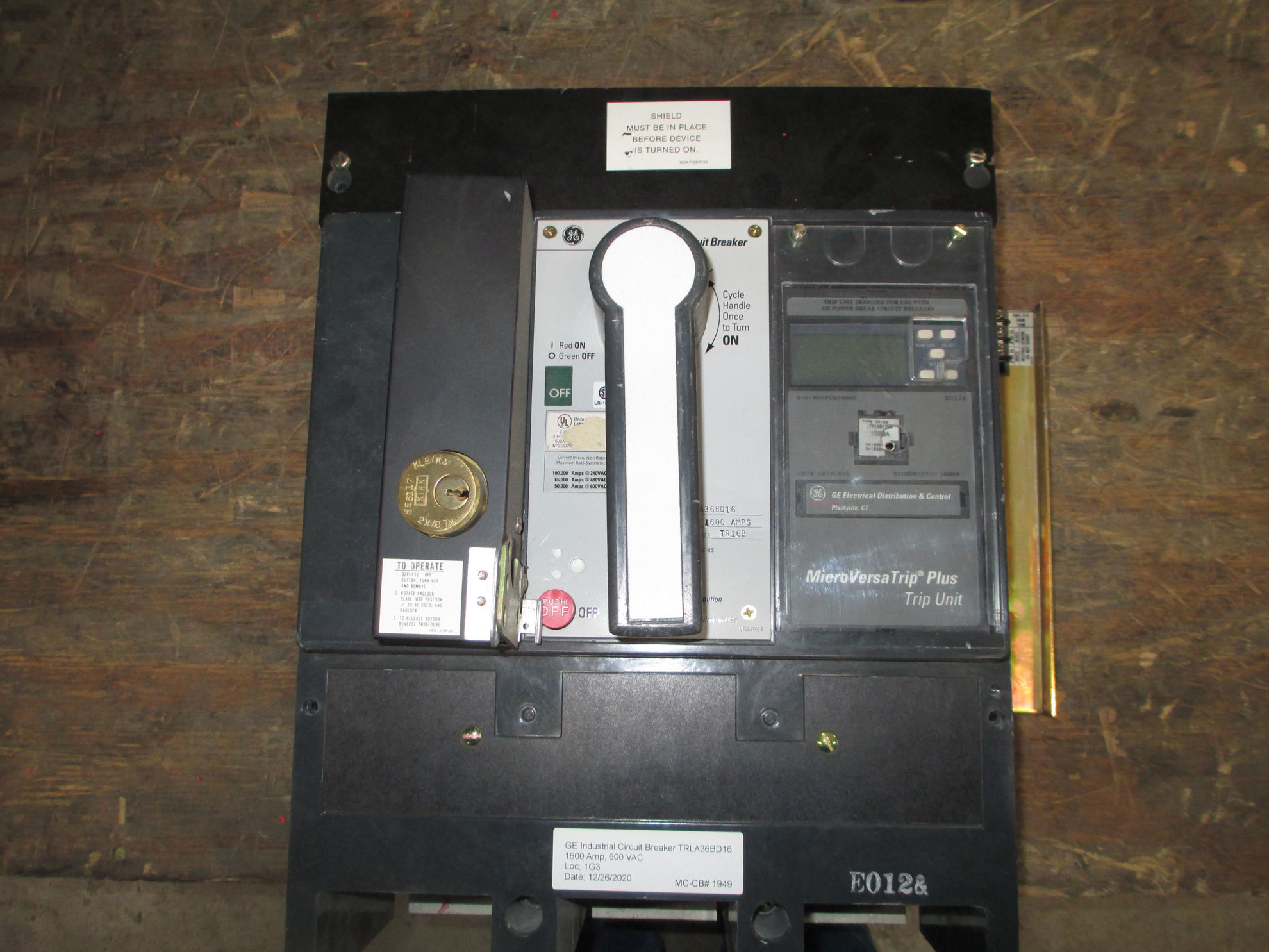 Picture of GE TRLA36BD16 Industrial Circuit Breaker 1600 Amp 600 Volt AC M/O F/M