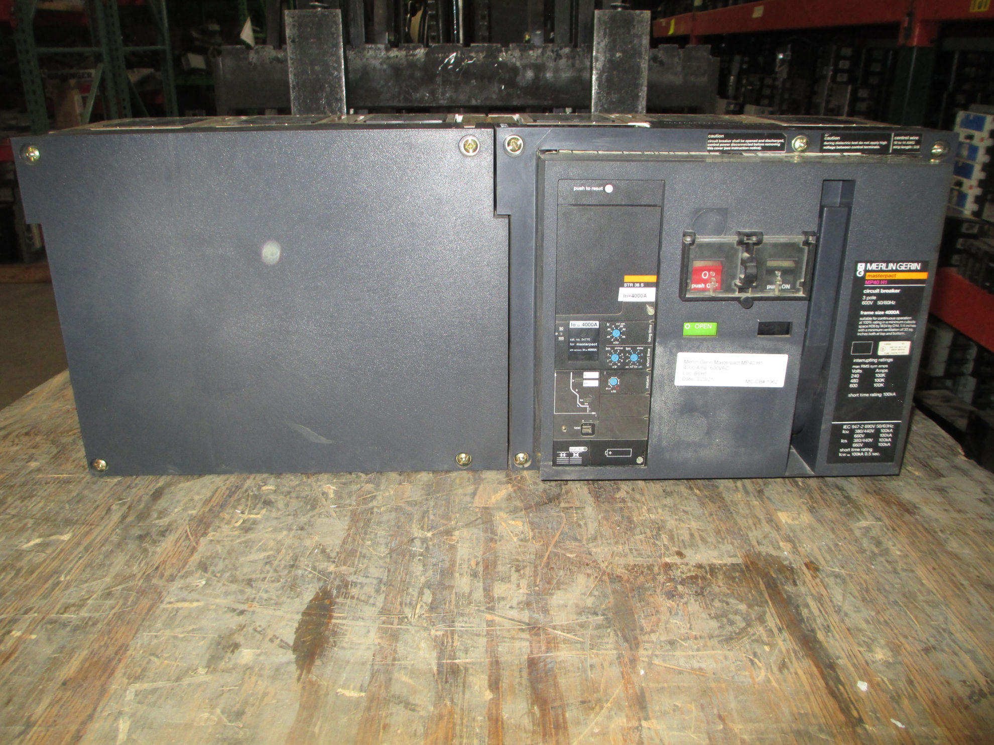 Picture of Merlin Gerin MasterPact MP40H1 Circuit Breaker 4000A 600 VAC M/O D/O