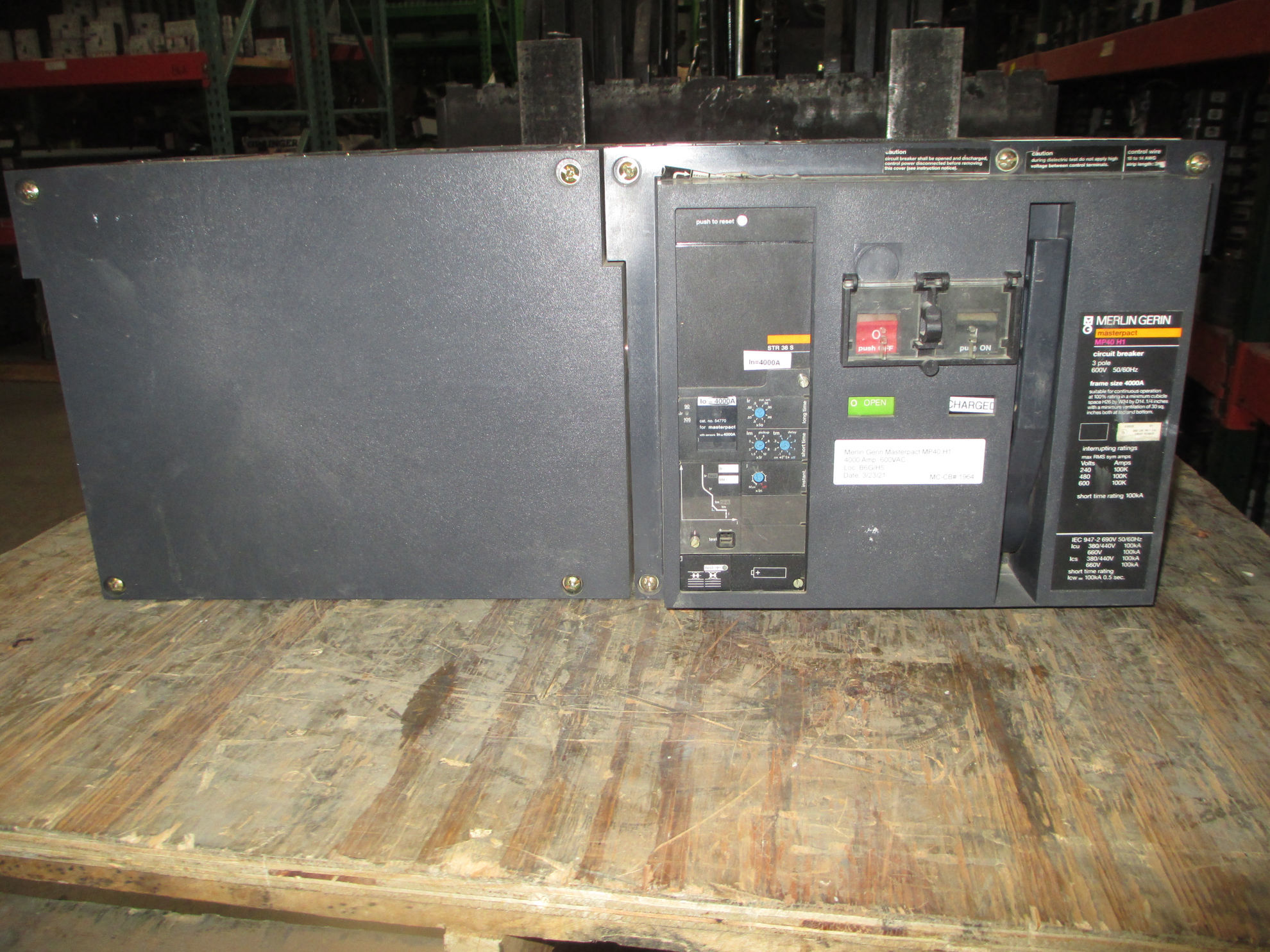 Picture of Merlin Gerin MasterPact MP40H1 Circuit Breaker 4000A 600 VAC M/O D/O