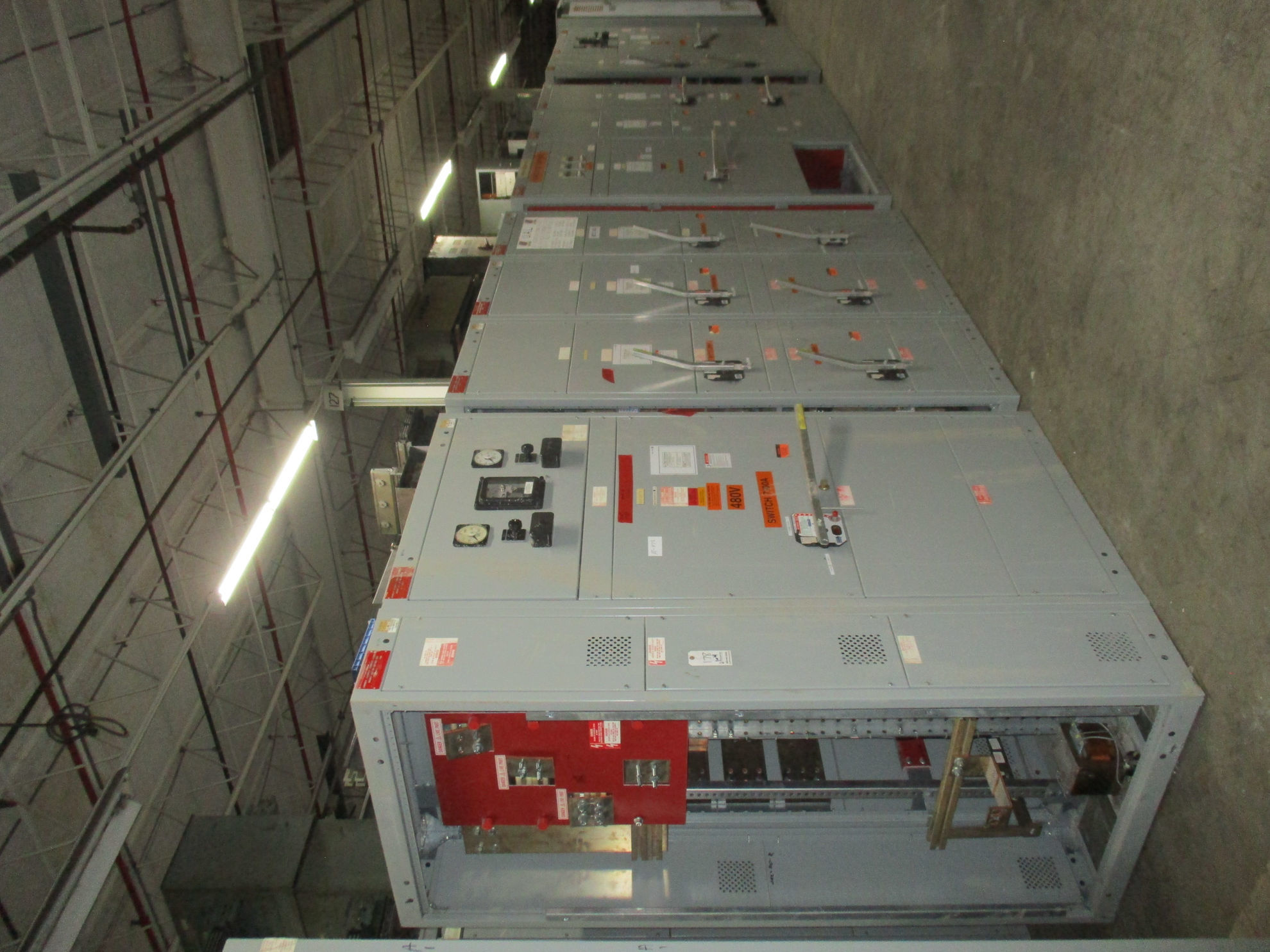 Picture of GE AV-Line Switchboard 3000A 480Y/277V QA-3033-CBC Main-Tie-Main NEMA 1 GFI R&G