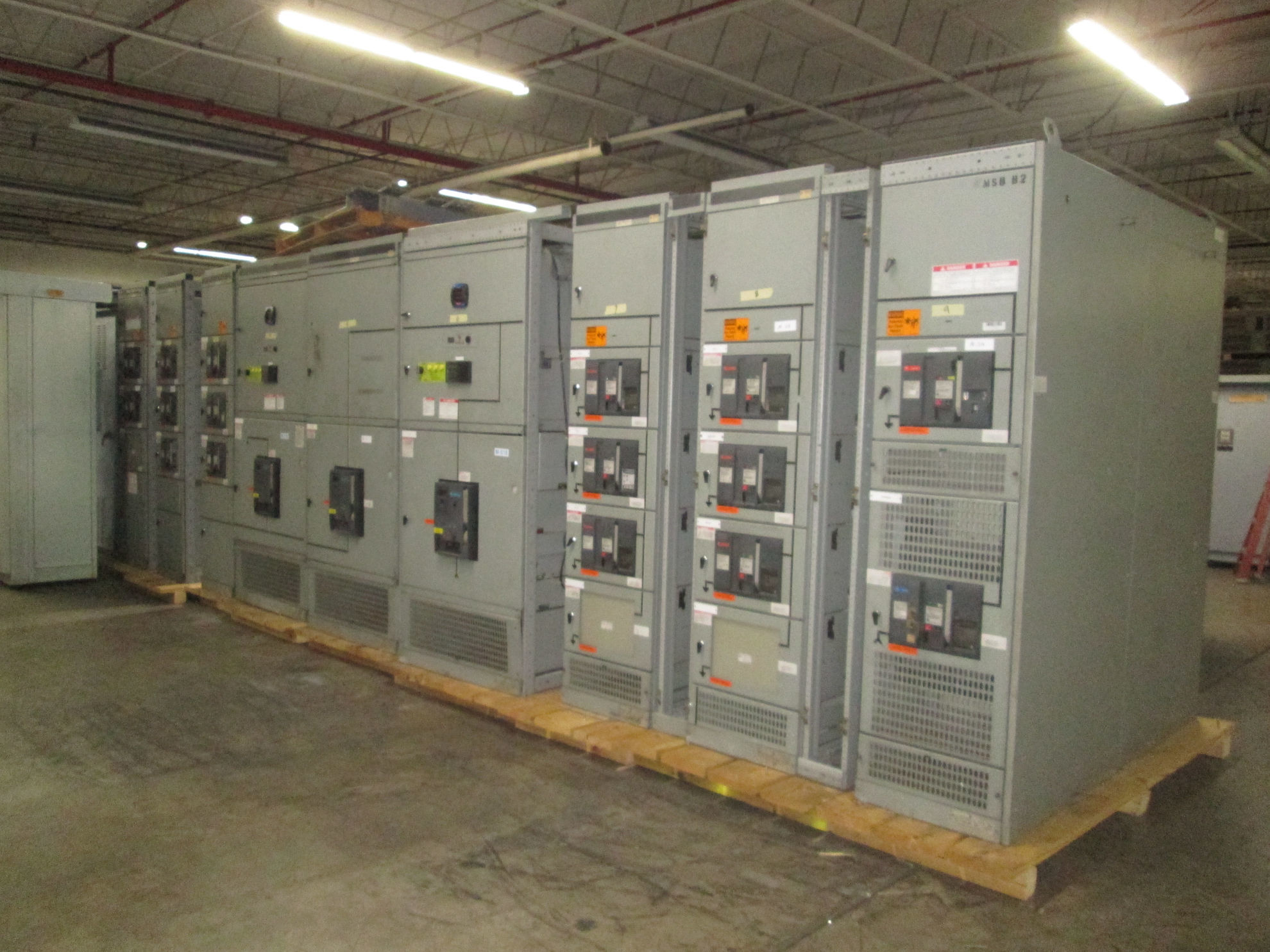 Picture of General Electric Wave Pro Switchboard | 5000 Amp Main Tie Main | 480Y/277V 3-Phase 4-Wire | NEMA 1 R&G