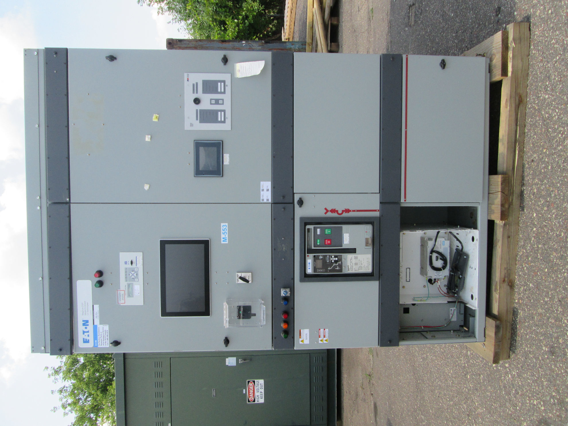 Picture of Eaton Magnum DS Metal-Enclosed LV Switchboard 4000 Amp 635 Volt AC 4 Pole NEMA 1 R&G