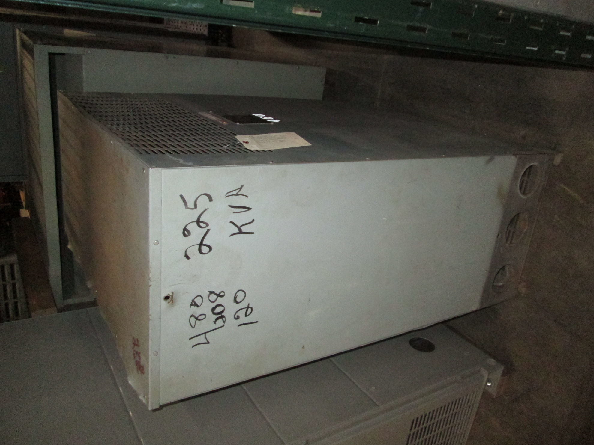 Picture of Federal Pacific Low Voltage Dry Type Transformer | 225 KVA 480-208Y/120 Volt | 3 Phase NEMA 1 R&G