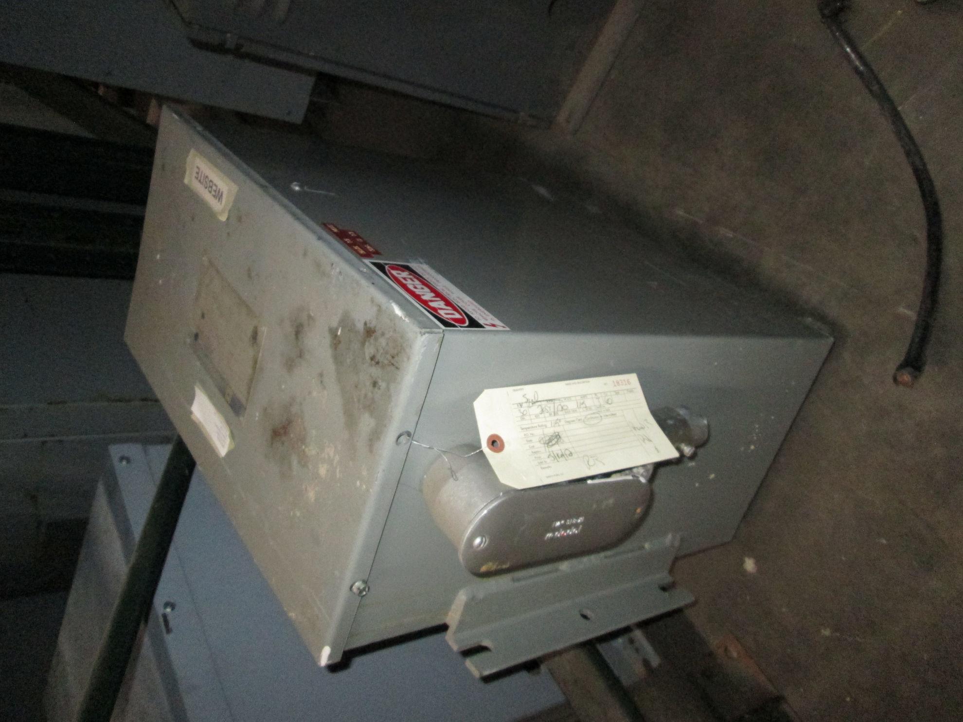 Picture of Square D Low Voltage Dry Type Transformer | 30 KVA 208Y/120-115 Volt | 3 Phase NEMA 1 R&G