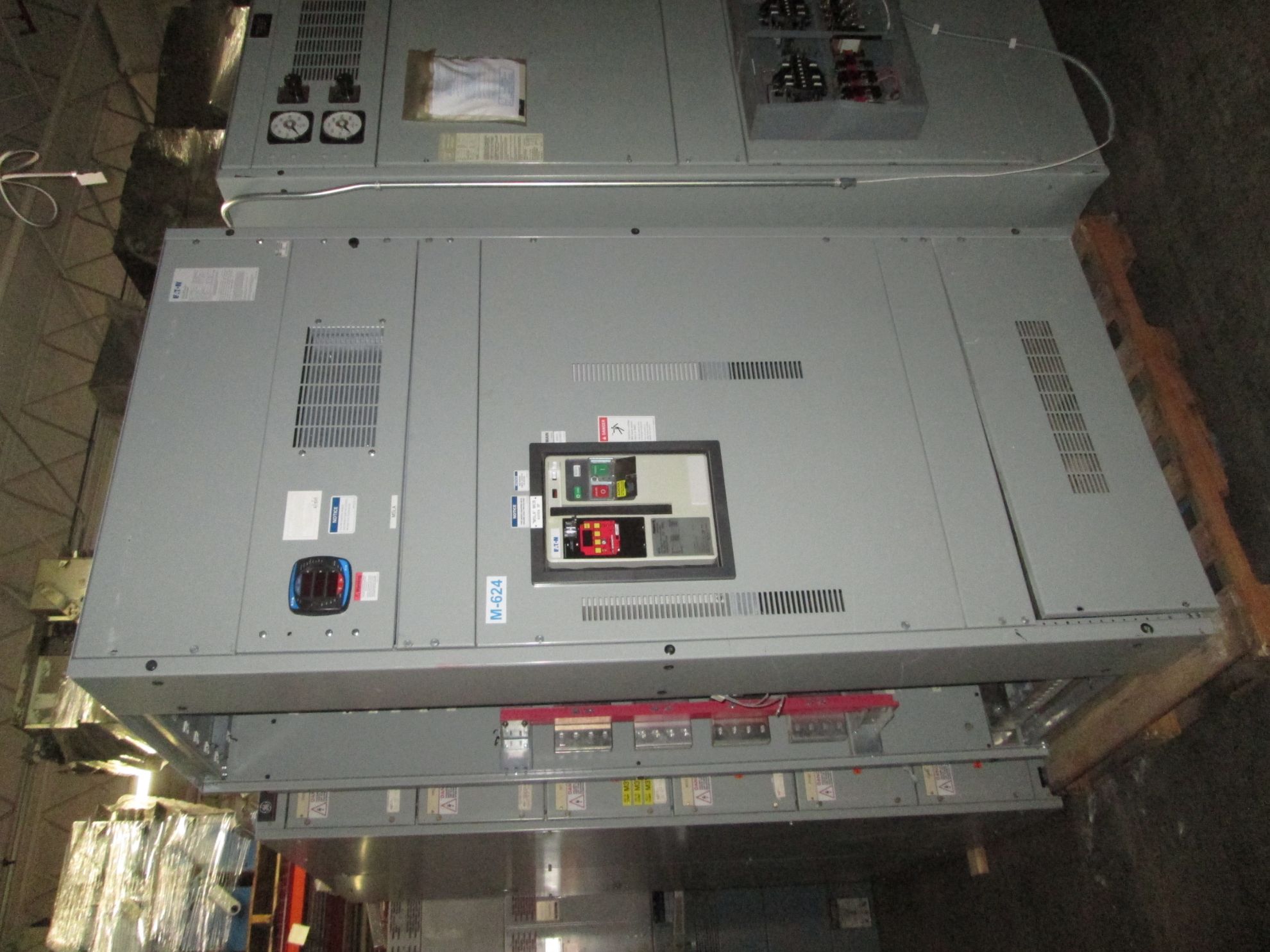 Picture of Eaton Pow-R-Line Switchboard 4000 Amp Main Breaker 208Y/120 Volt 3 Ph 4 W NEMA 1 R&G