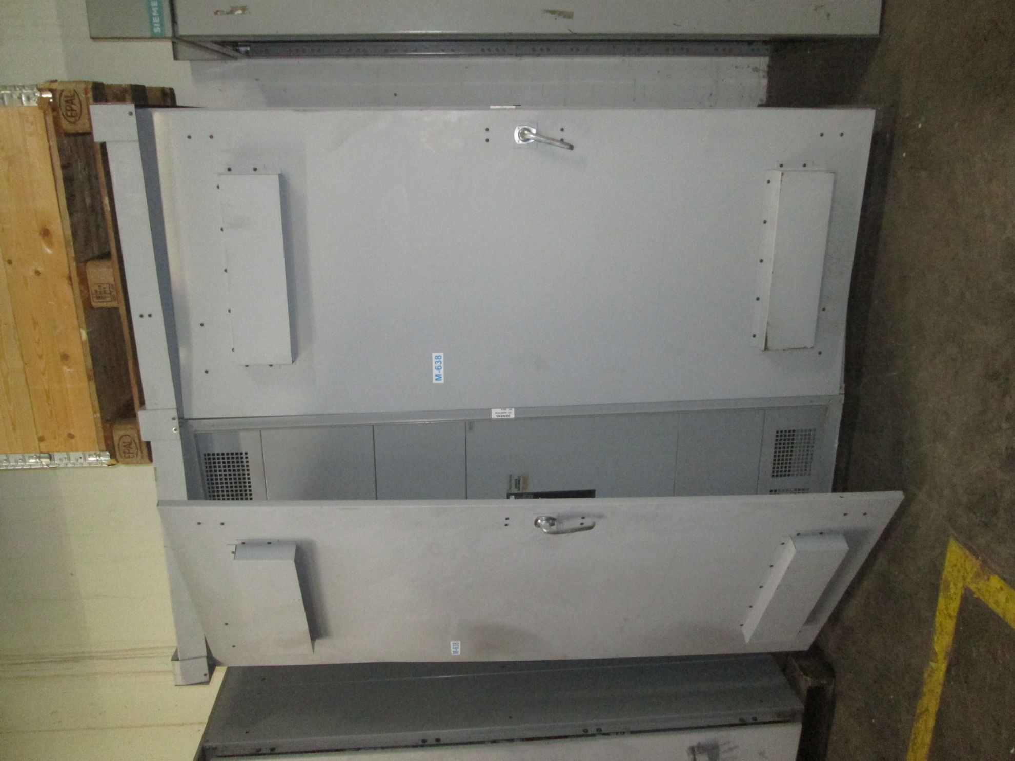Picture of Siemens SB3 Switchboard WLL2F330 | 3000 Amp Main Breaker | 480Y/277V 3-Phase 4-Wire | NEMA 3R R&G