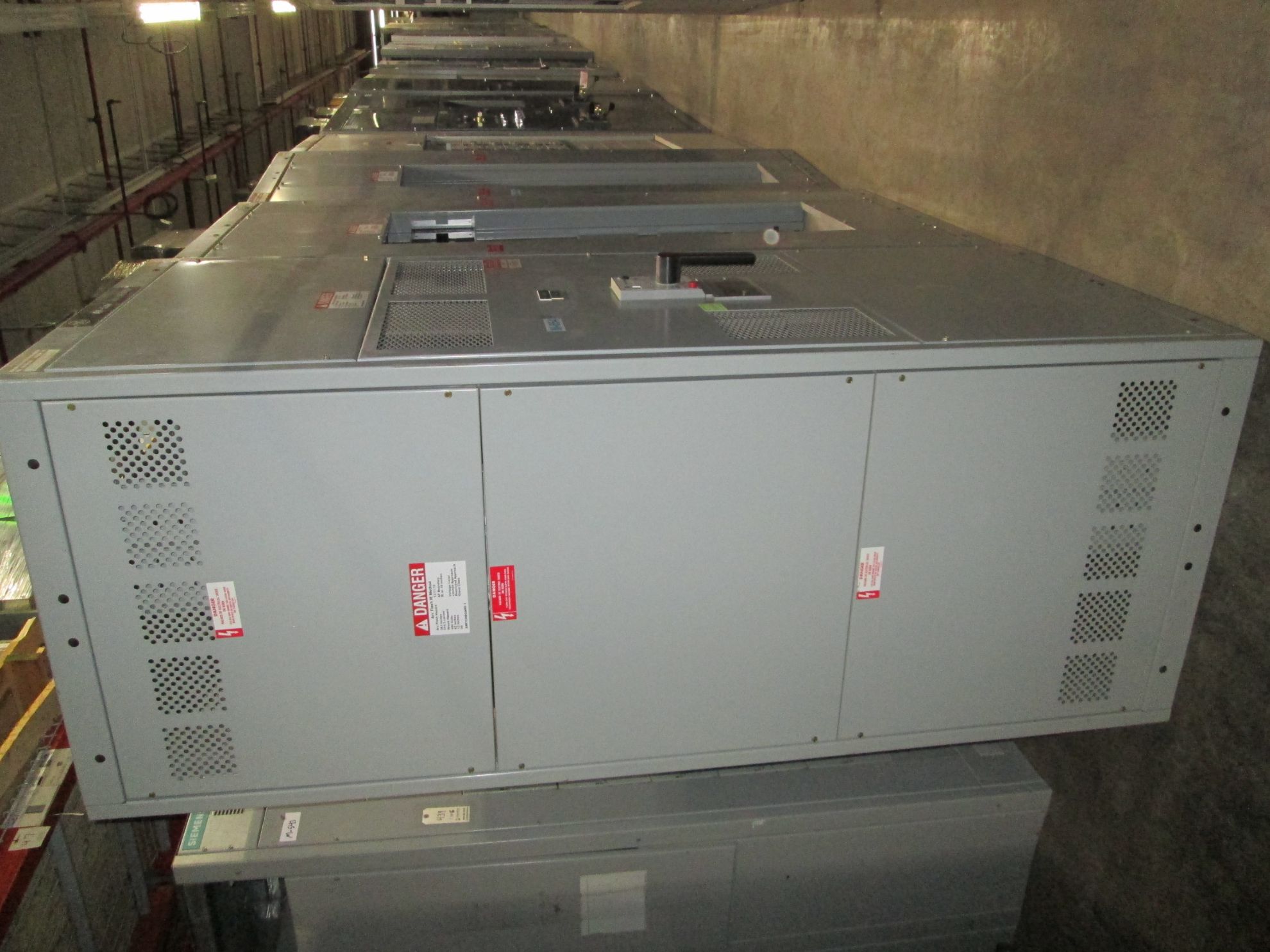 Picture of GE Power Break Switchboard 3000 Amp 480Y/277 Volt 3PH 4W NEMA 1 R&G