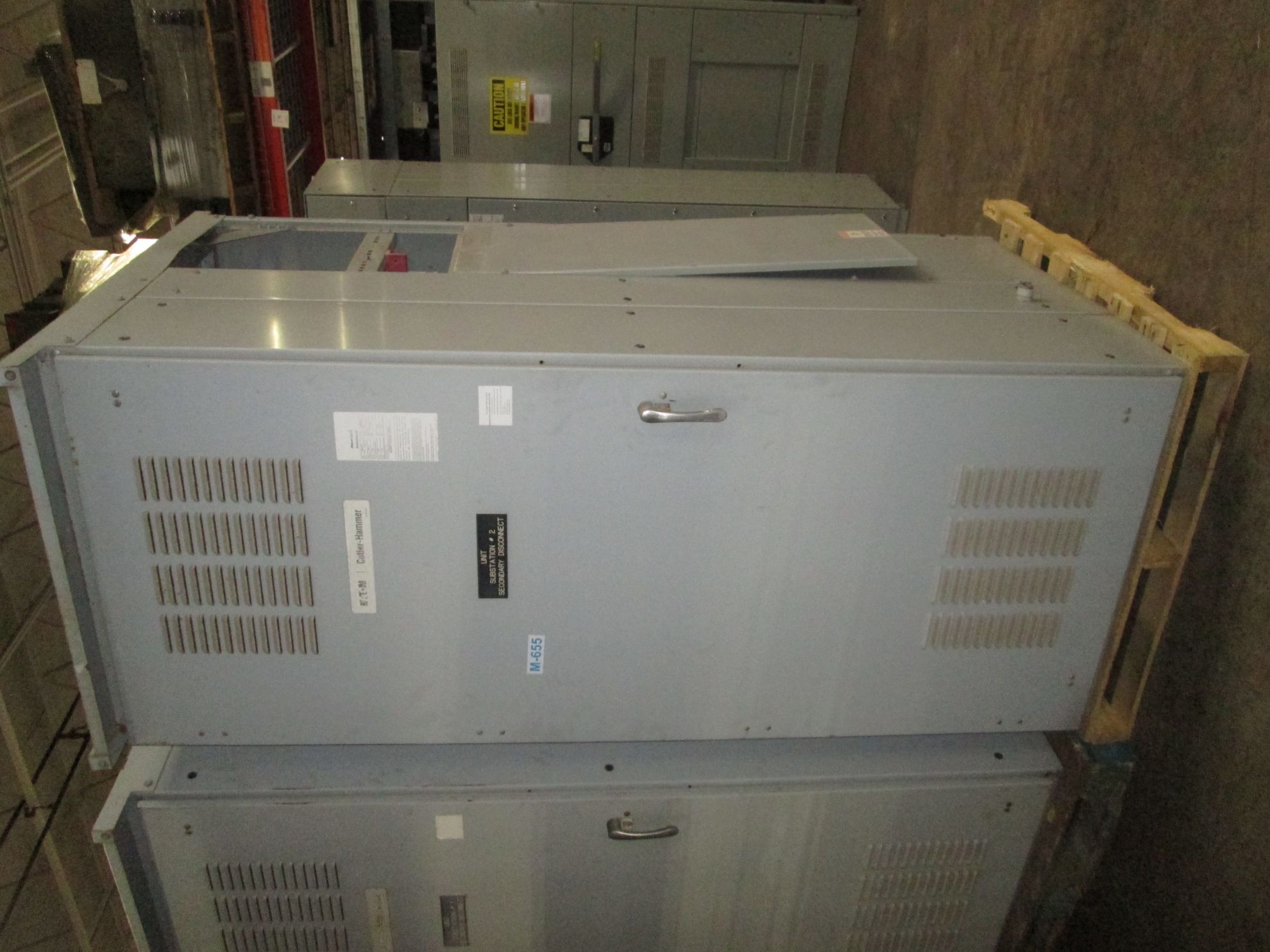 Picture of Cutler-Hammer Pow-R-Line Switchboard 3000 Amp Main Breaker 480Y/277 Volt 3 Ph 4 W NEMA 3R R&G