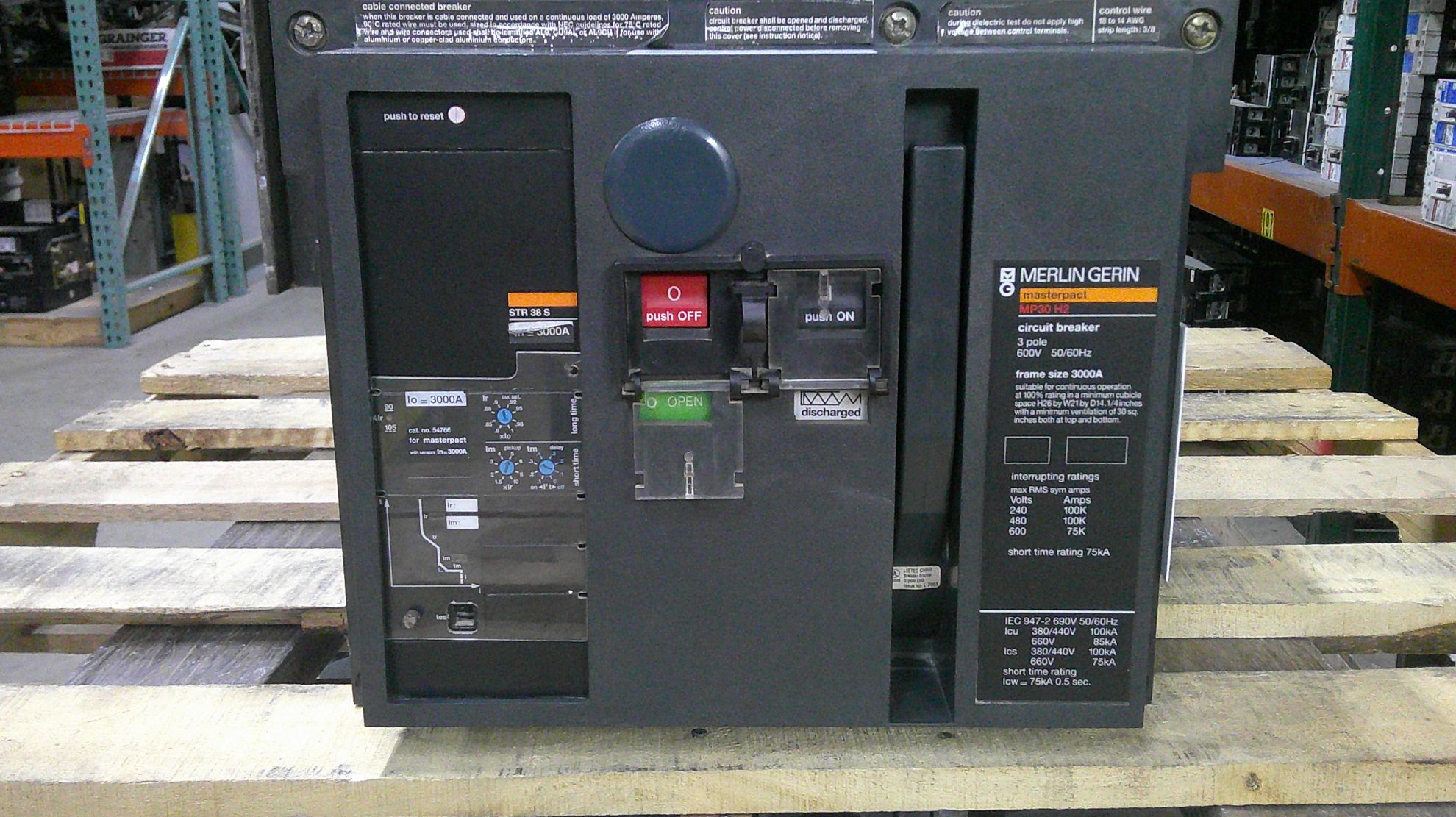 Picture of Merlin Gerin MasterPact MP30H2 Circuit Breaker 3000 Amp 600 Volt AC M/O D/O