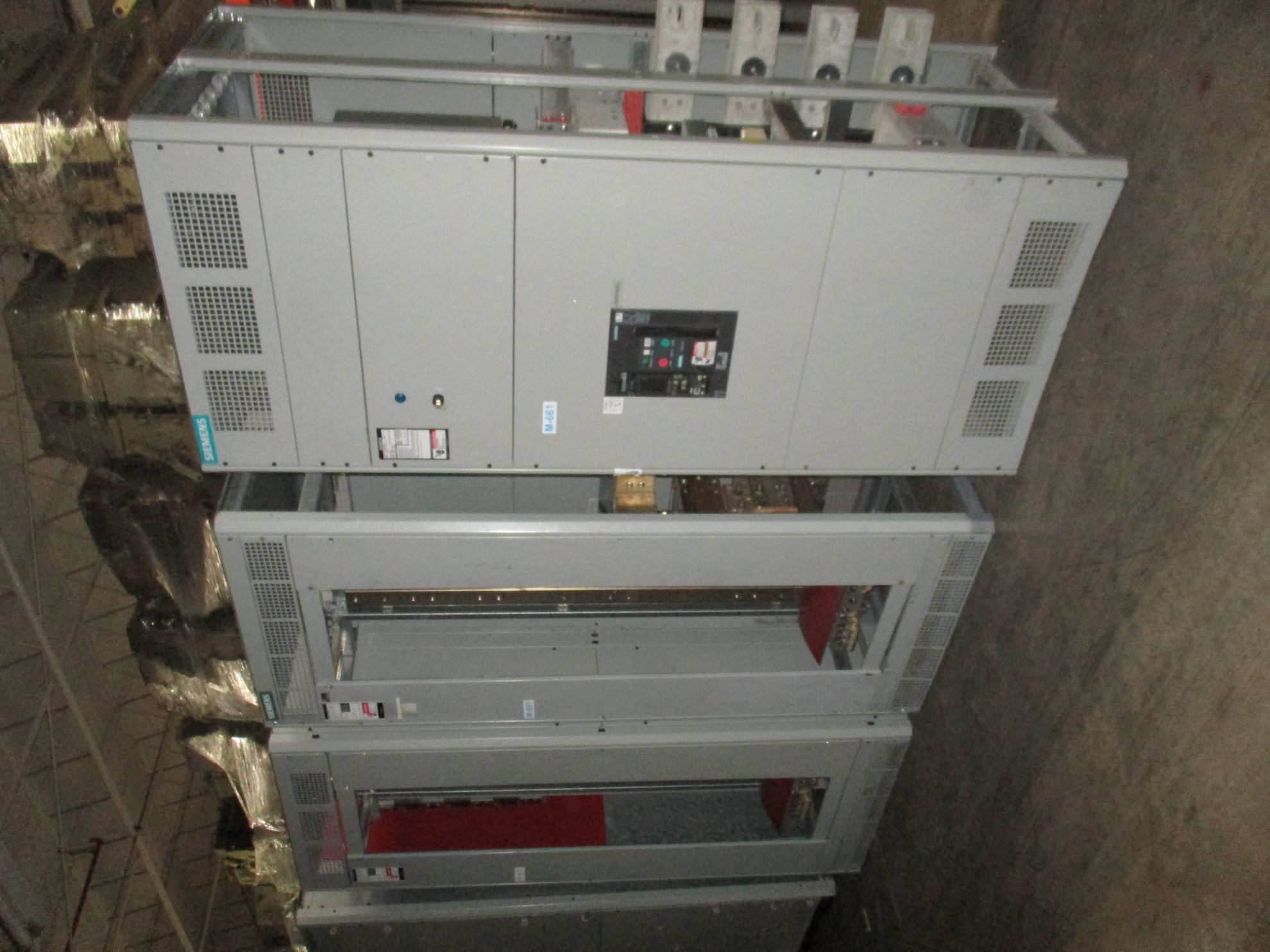 Picture of Siemens SB3 Switchboard WLL3F340 | 4000 Amp Main Breaker | 208Y/120V 3-Phase 4-Wire | NEMA 1 R&G