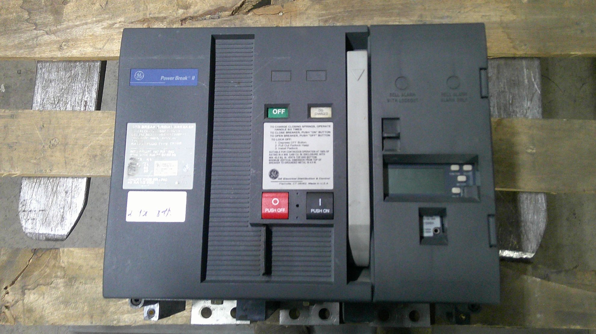 Picture of General Electric Power Break II SSF16B216 Circuit Breaker 1600 Amp 600 Volt AC M/O F/M
