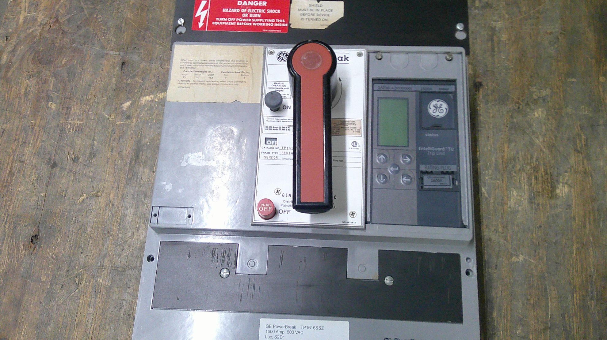 Picture of General Electric PowerBreak TP1616SSZ Circuit Breaker 1600 Amp 600 Volt AC M/O F/M