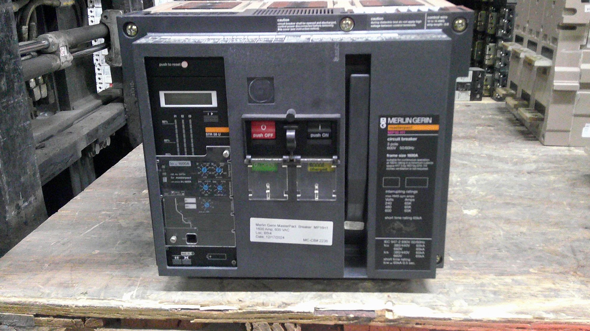 Picture of Merlin Gerin MasterPact MP16H1 Circuit Breaker 1600 Amp 600 Volt AC E/O D/O