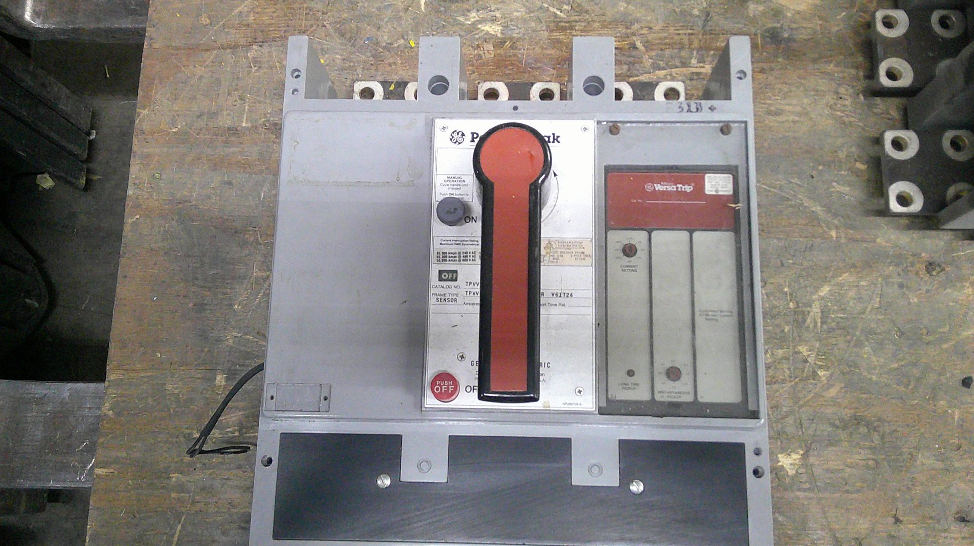 Picture of General Electric Power Break TPVVF6620 Circuit Breaker 2000 Amp 600 Volt AC M/O F/M